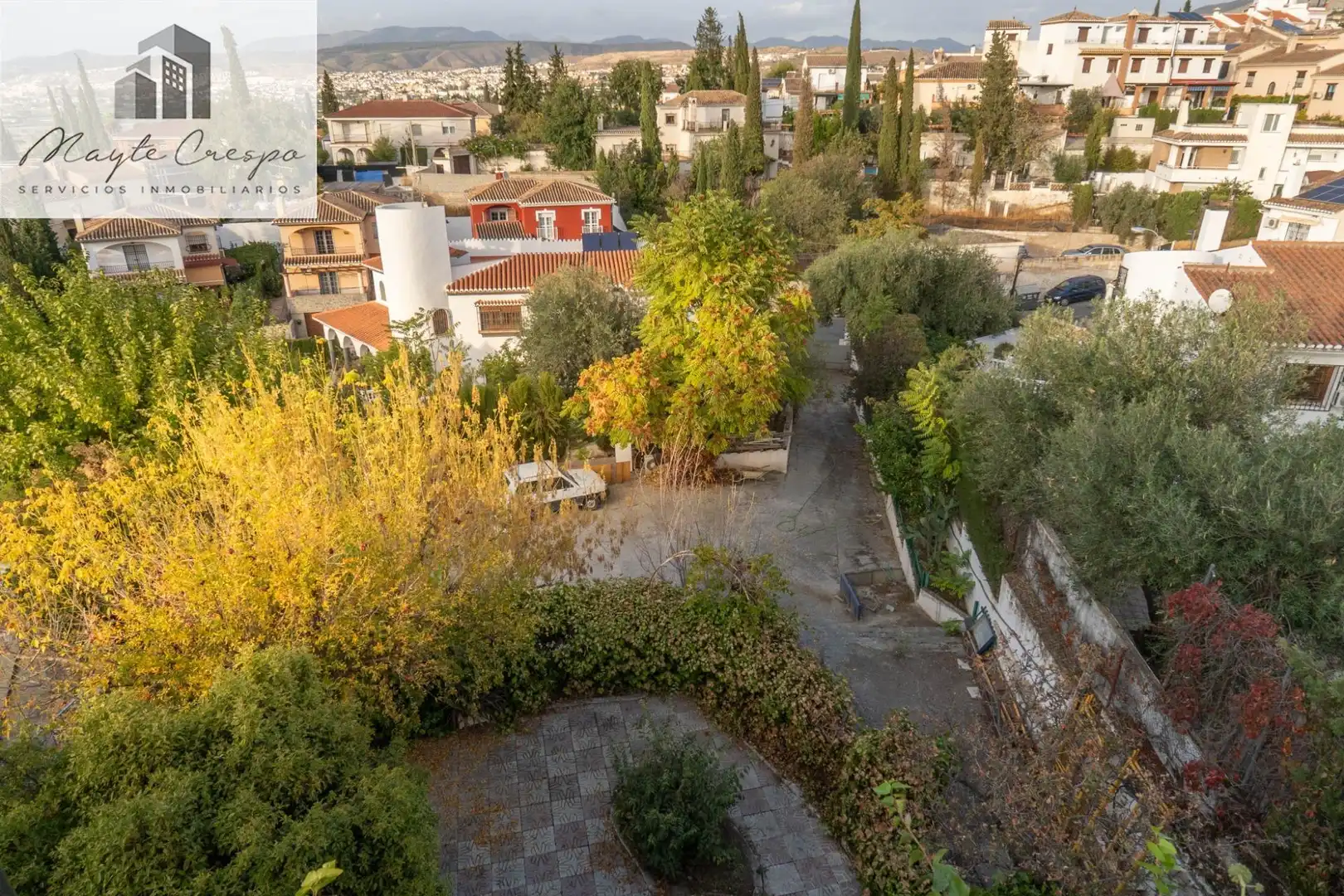 Vista exterior de Casa o xalet en venda en La Zubia amb Calefacció, Jardí privat i Terrassa