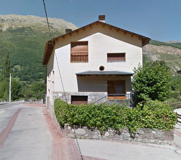 Vista exterior de Pis en venda en Sesué amb Calefacció, Moblat i Forn