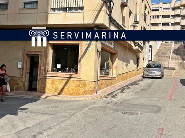 Local comercial en venta en Calle Cervantes 111