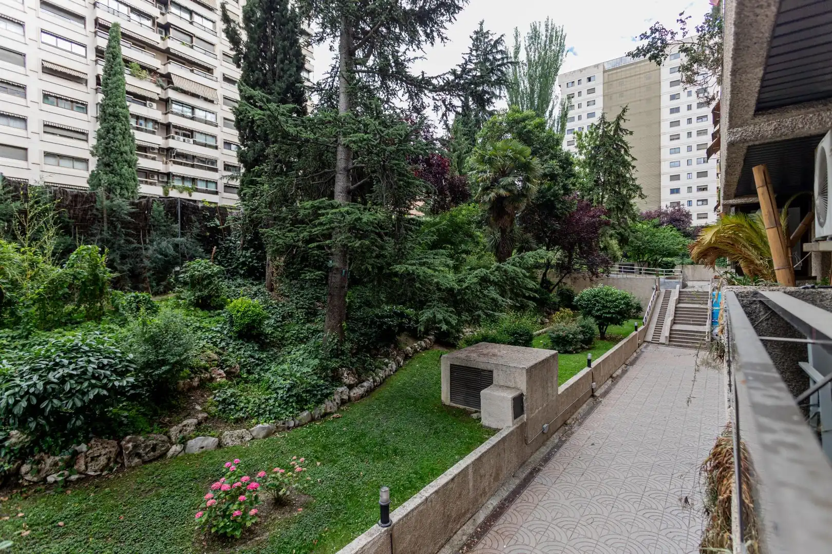 Vista exterior de Piso en venta en Madrid con Aire acondicionado, Calefacción y Jardín privado