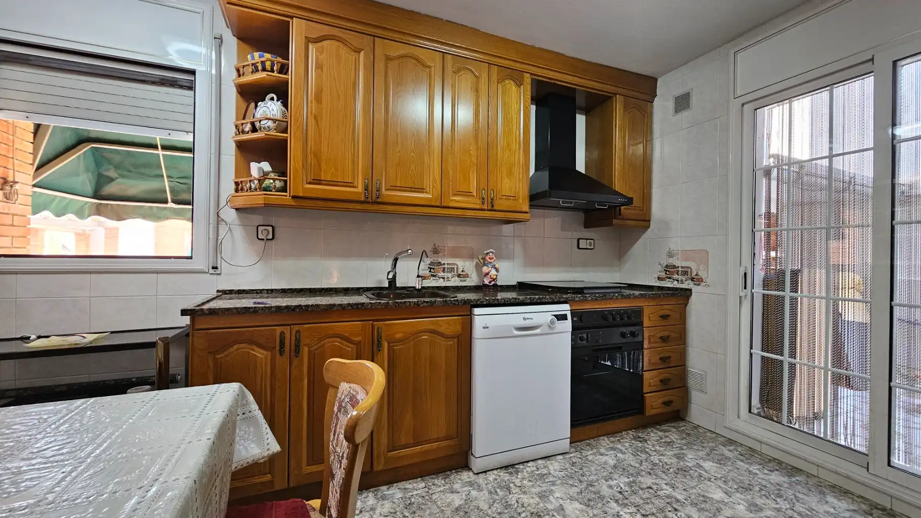 Cuina de Casa adosada en venda en Sabadell amb Aire condicionat, Calefacció i Terrassa