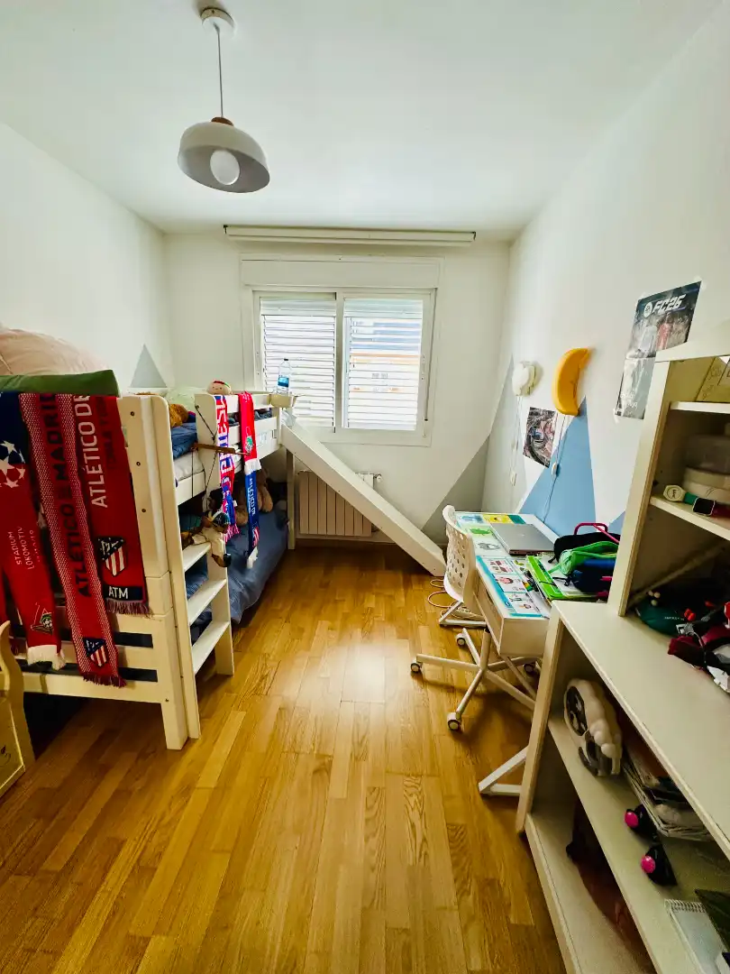 Habitación de Casa adosada en venta en Parla con Aire acondicionado, Calefacción y Jardín privado