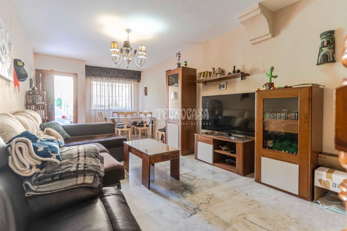 Living room of Single-family semi-detached for sale in Motril  with Storage room and Furnished