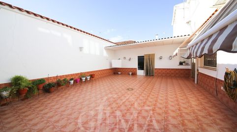 Espectacular casa como las que ya no se hacen. Patio de 50m2 aprox, garaje y 6 habitaciones., imatge 2