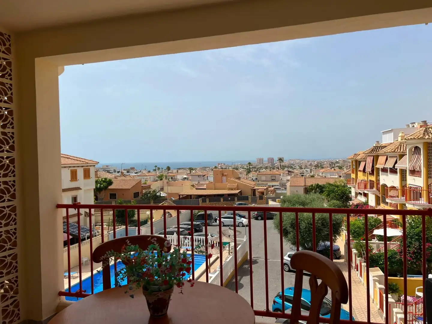 Außenansicht von Wohnungen zur Miete in Torrevieja mit Terrasse