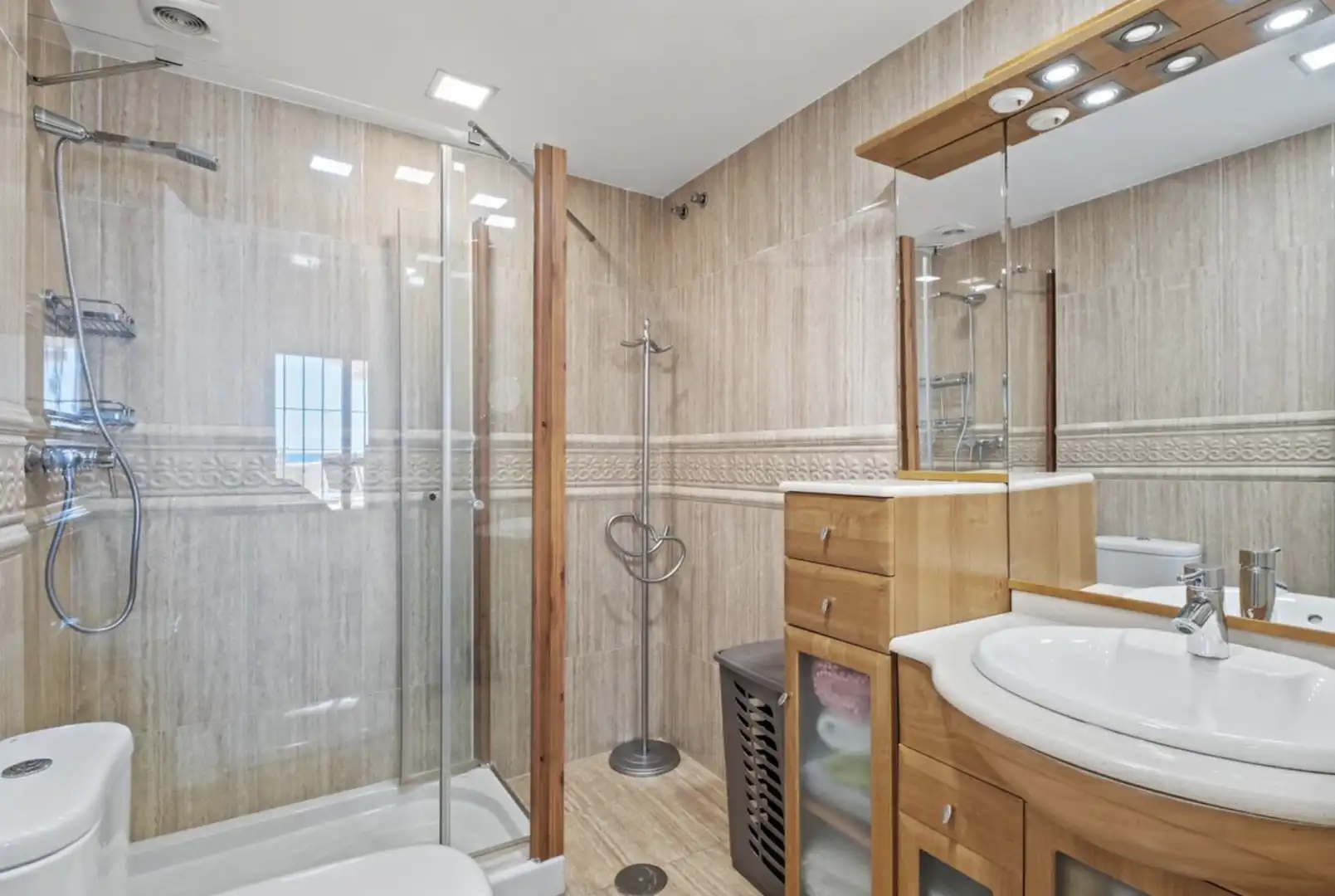 Baño de Apartamento en venta en Estepona con Aire acondicionado, Calefacción y Terraza
