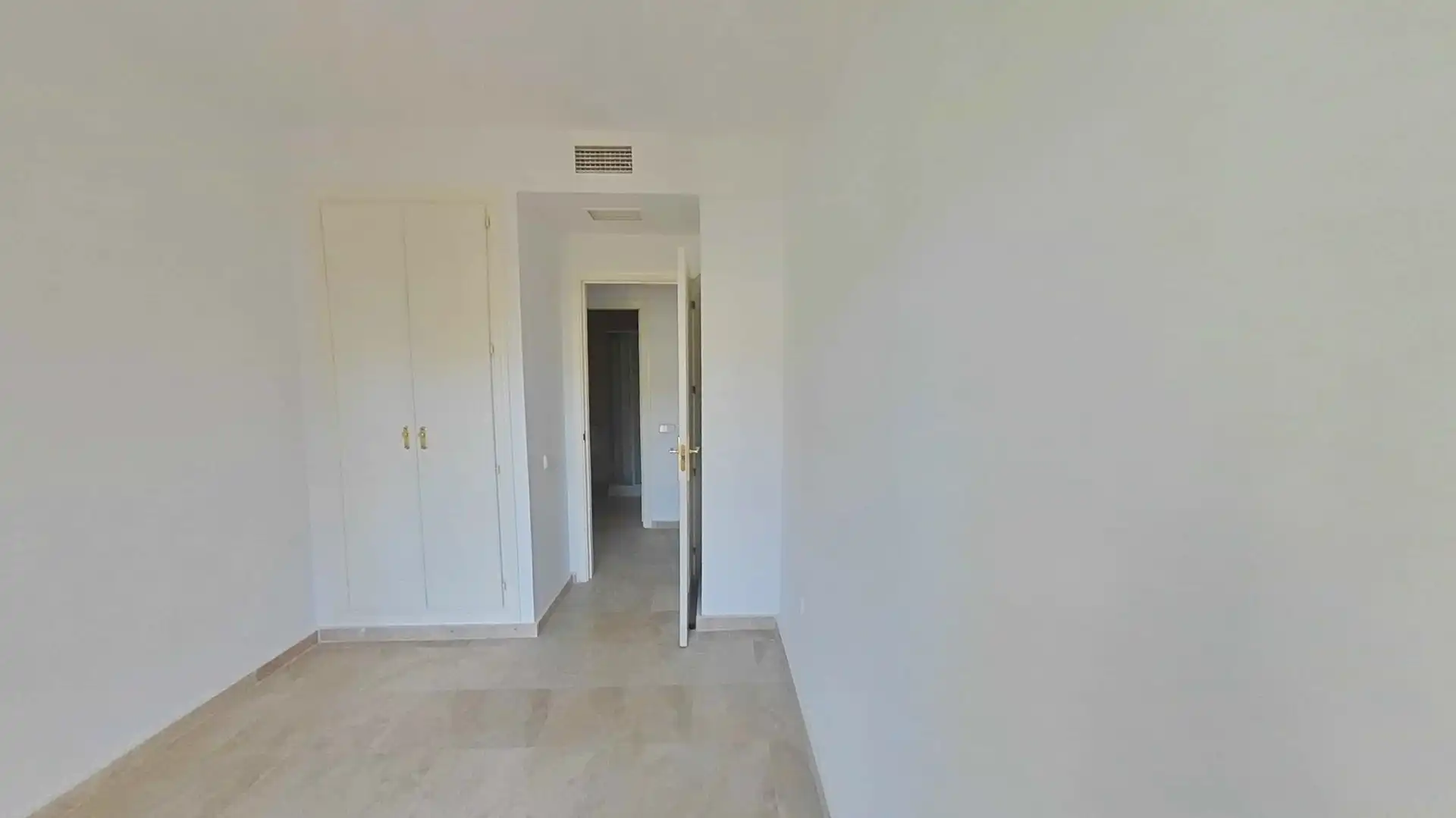 Schlafzimmer von Wohnungen zum Verkauf in Manilva mit Abstellraum und Schwimmbad