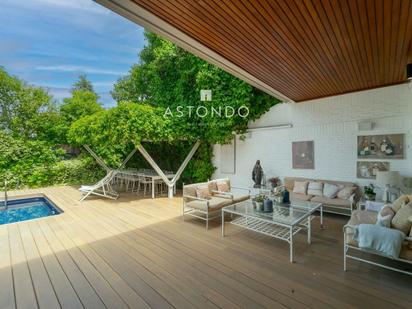 Terrassa de Casa o xalet en venda en  Madrid Capital amb Aire condicionat i Piscina