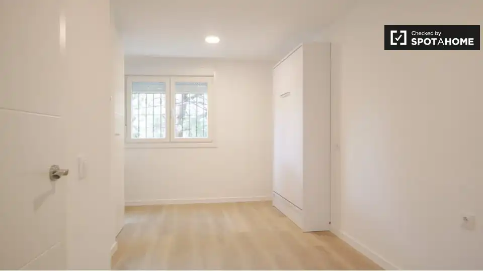 Bedroom of Flat for rent in Madrid  with Air Conditioner, Heating and Furnished