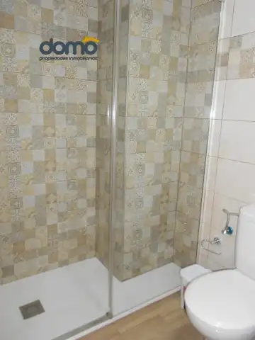Badezimmer von Wohnung zur untervermieten in Granada mit Parkett, Möbliert und Ofen