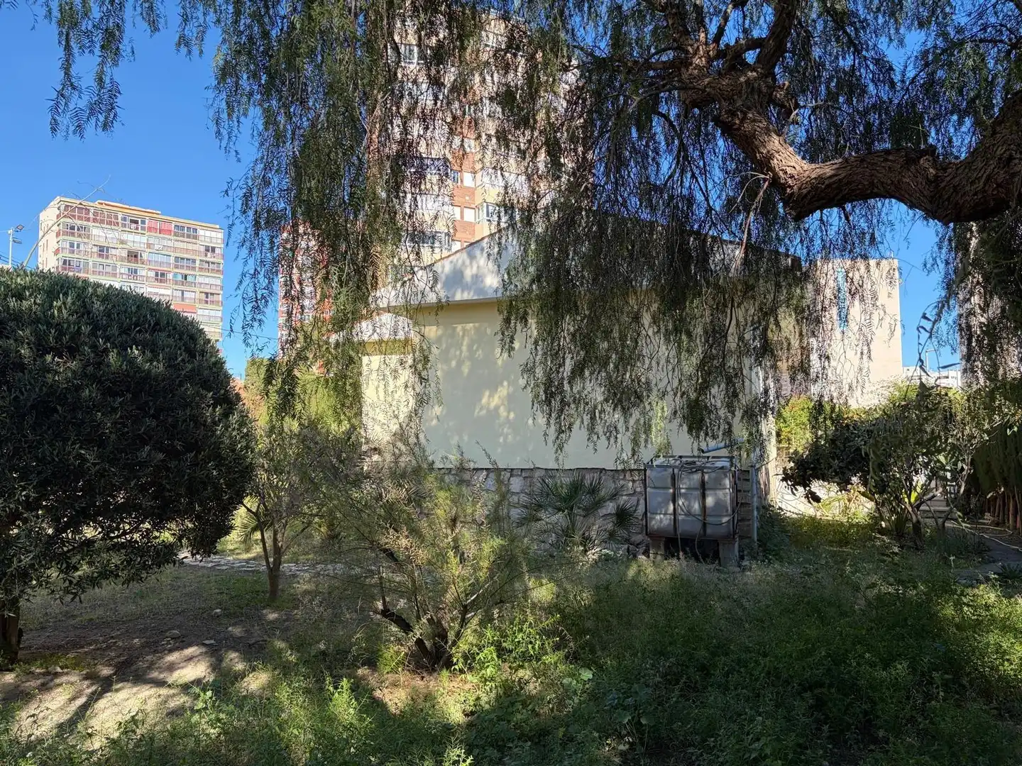 Vista exterior de Casa o xalet en venda en Benidorm amb Aire condicionat, Calefacció i Jardí privat