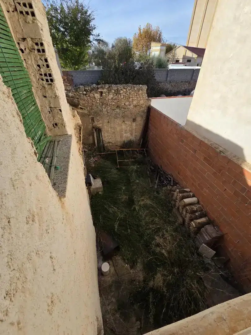 Houses for sale in Mahora  with Private garden and Furnished
