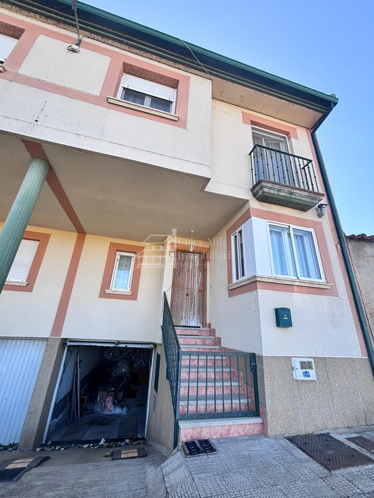 Vista exterior de Casa o xalet en venda en Florida de Liébana amb Calefacció, Parquet i Terrassa