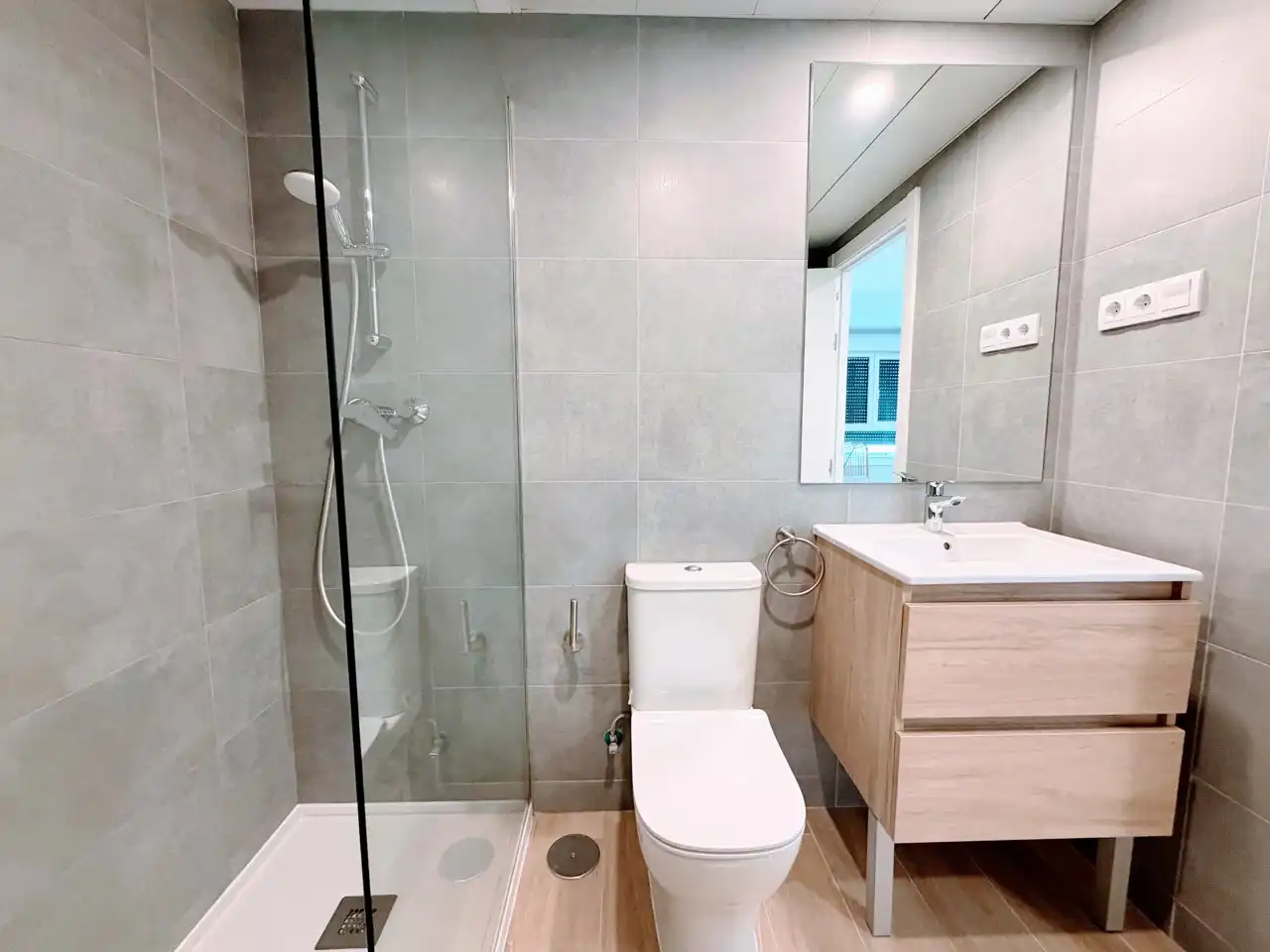 Baño de Piso de alquiler en Madrid con Aire acondicionado, Calefacción y Terraza