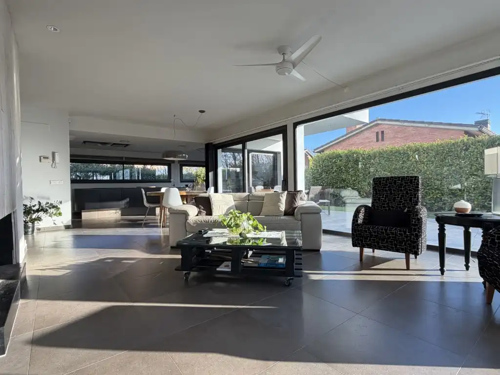 Sala de estar de Casa o chalet en venta en Cornellà del Terri con Jardín privado, Terraza y Piscina