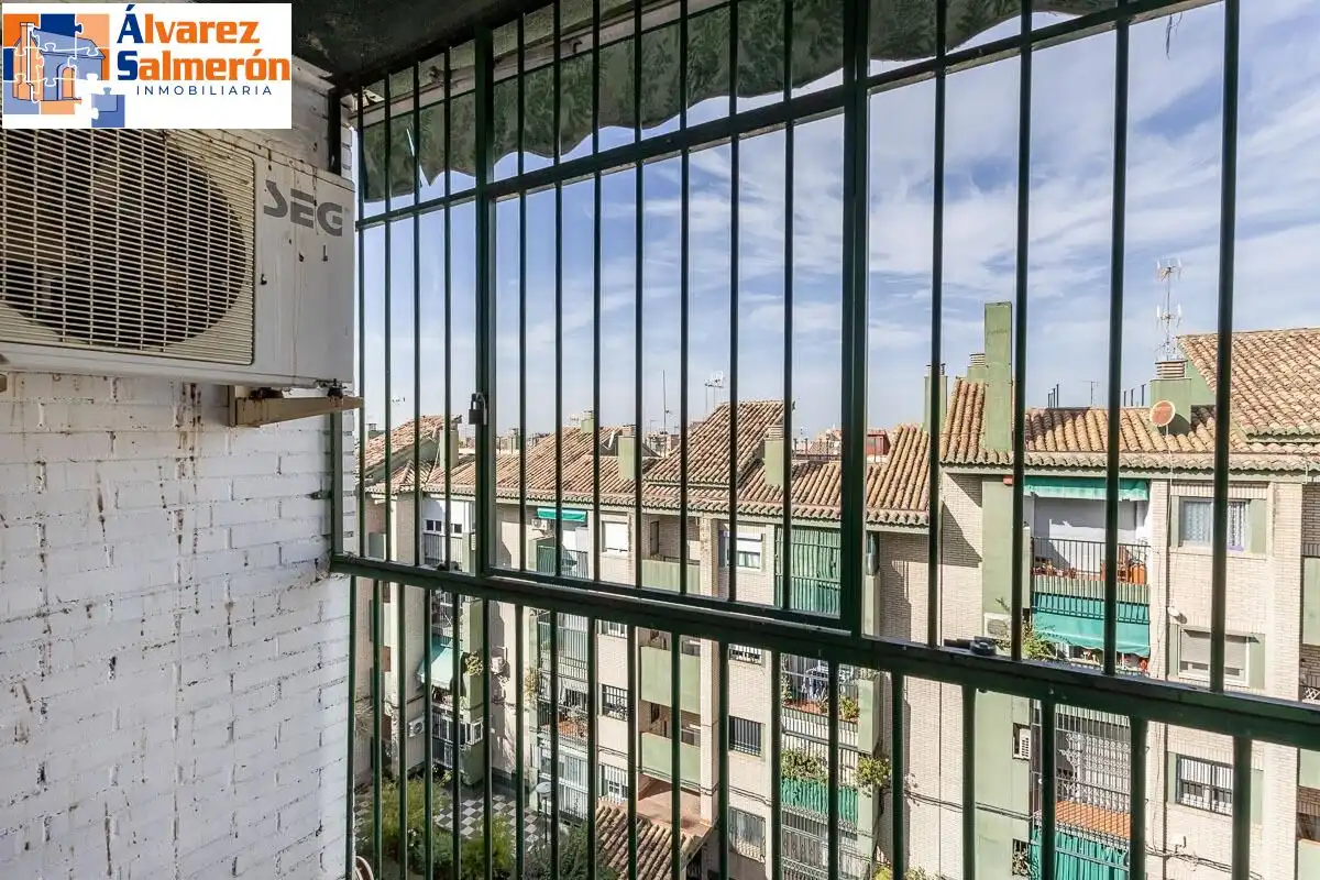 Exterior view of Flat for sale in Granada  with Air Conditioner, Heating and Terrace