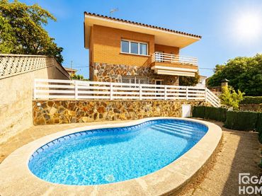 Xalet amb piscina en venda a Mas Fuster