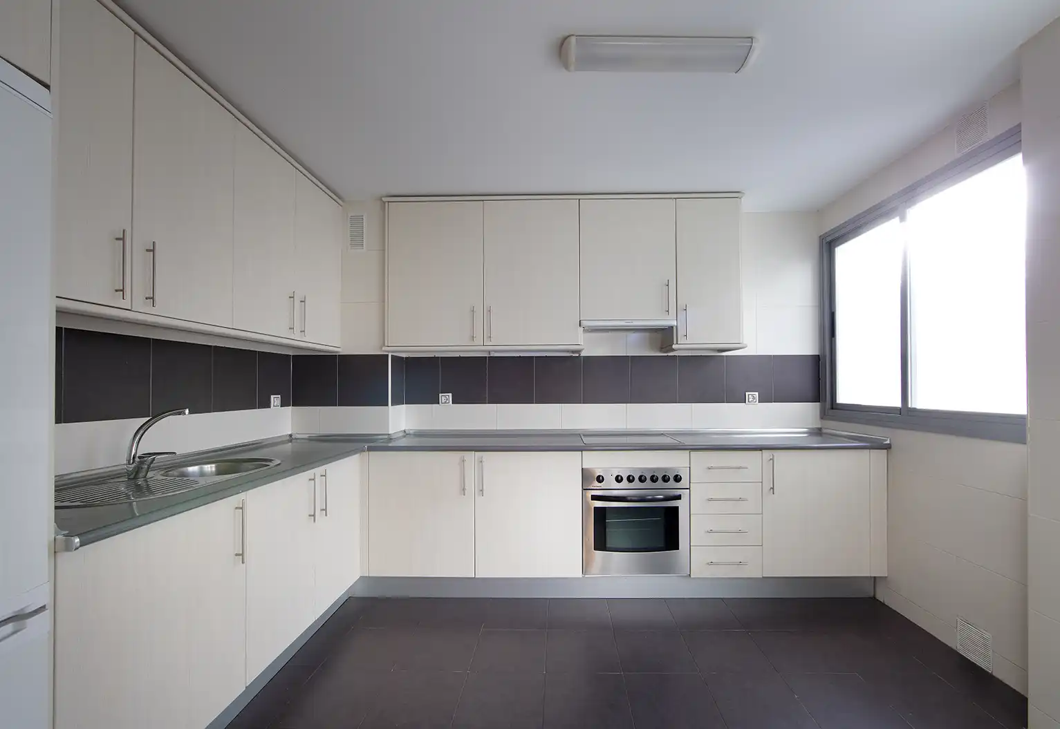 Kitchen of Flat for rent in Granada  with Heating and Oven