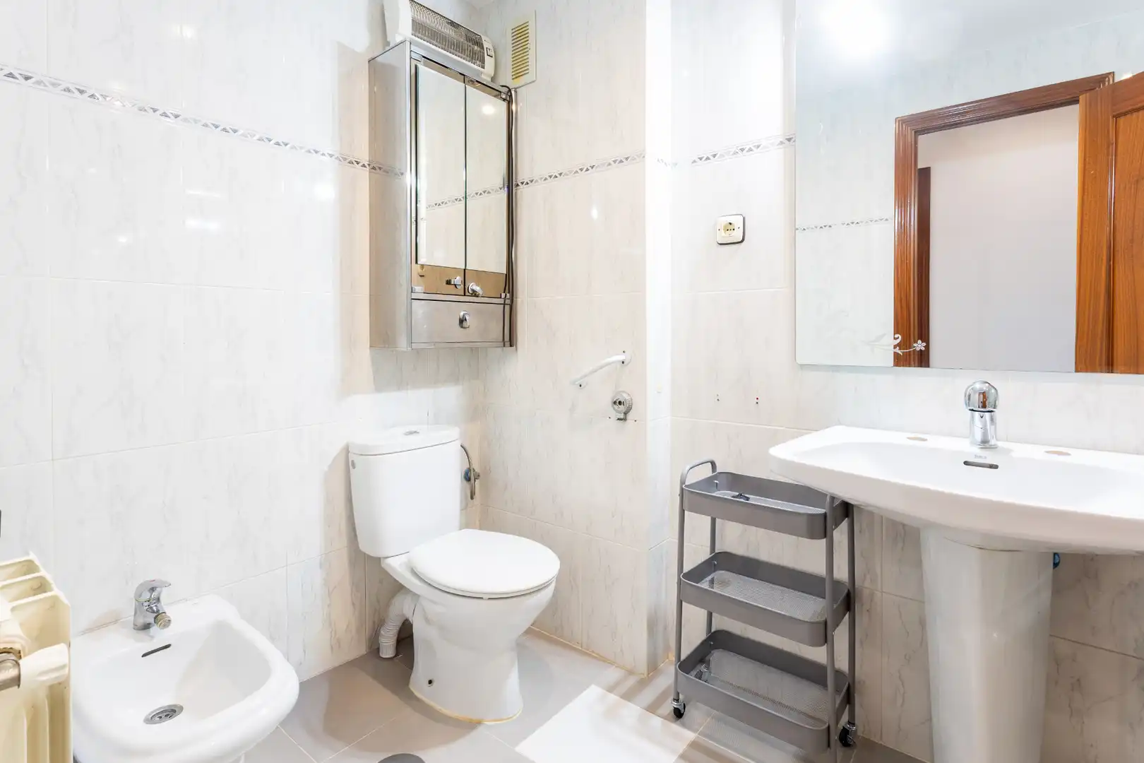 Bathroom of Houses for sale in Villanueva de la Cañada  with Air Conditioner, Heating and Private garden
