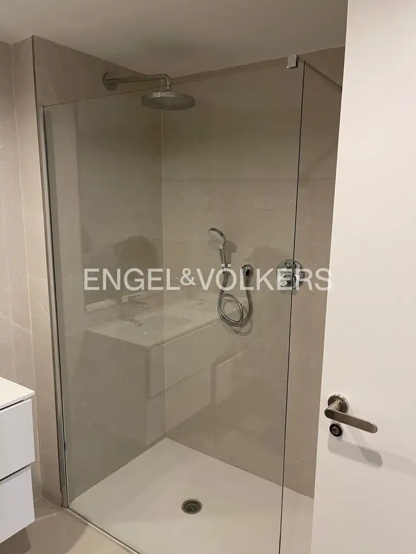 Baño de Piso en venta en Madrid con Calefacción, Jardín privado y Parquet