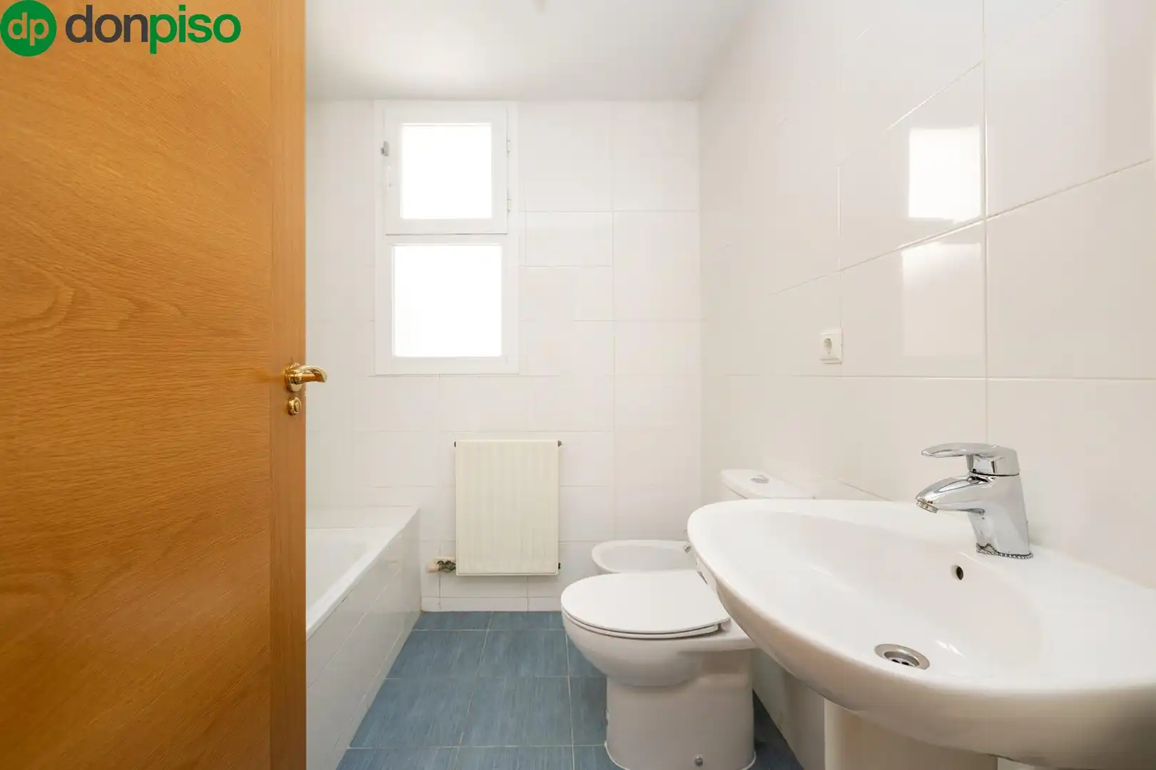 Bathroom of Flat for sale in Granada