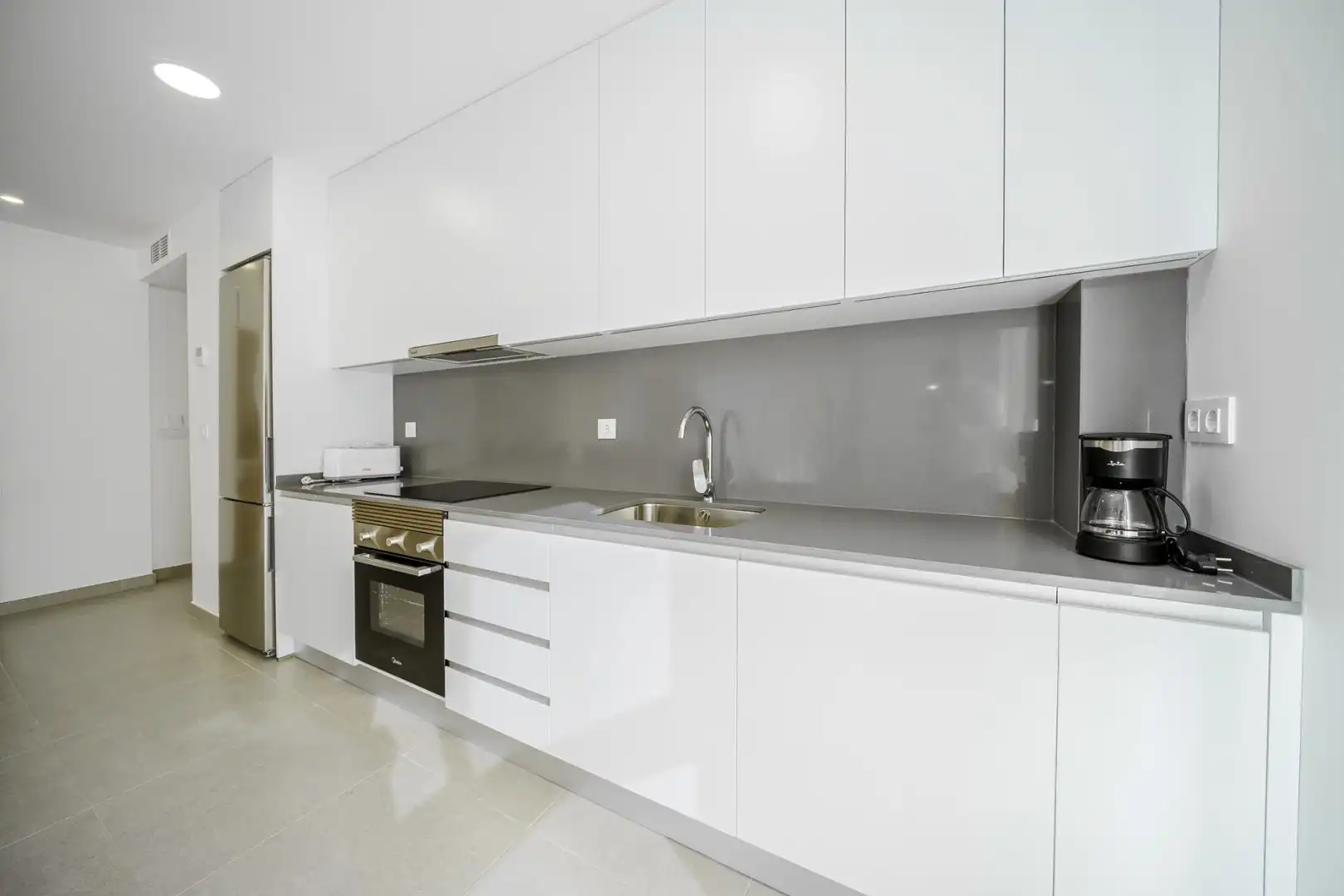 Cuina de Apartament en venda en La Manga del Mar Menor amb Aire condicionat, Terrassa i Piscina