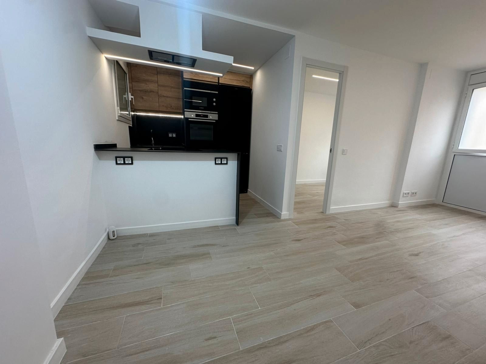 Cocina de Piso en venta en L'Hospitalet de Llobregat con Parquet, Terraza y Balcón