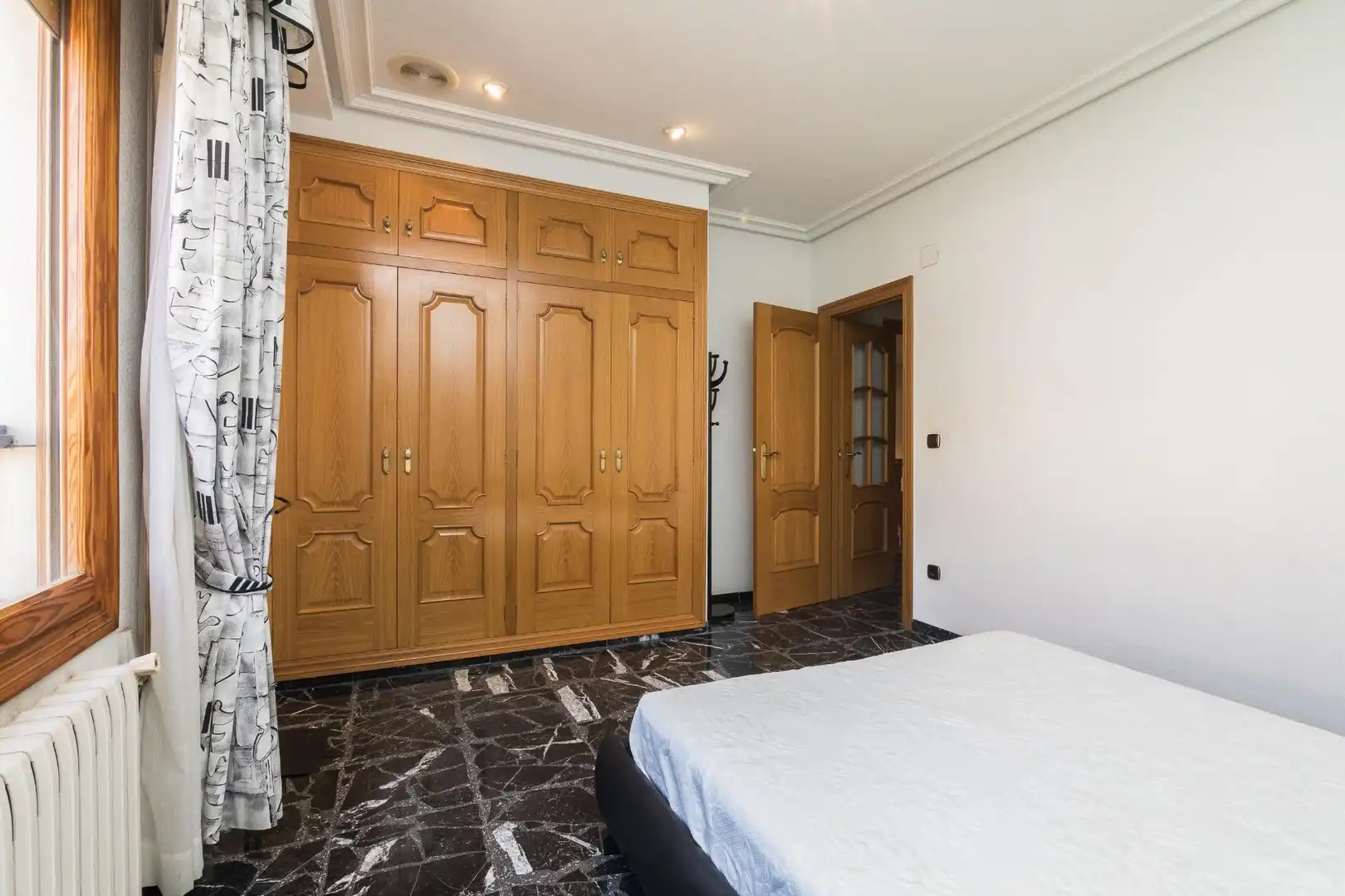Dormitori de Casa o xalet en venda en Elche / Elx amb Jardí privat, Terrassa i Piscina