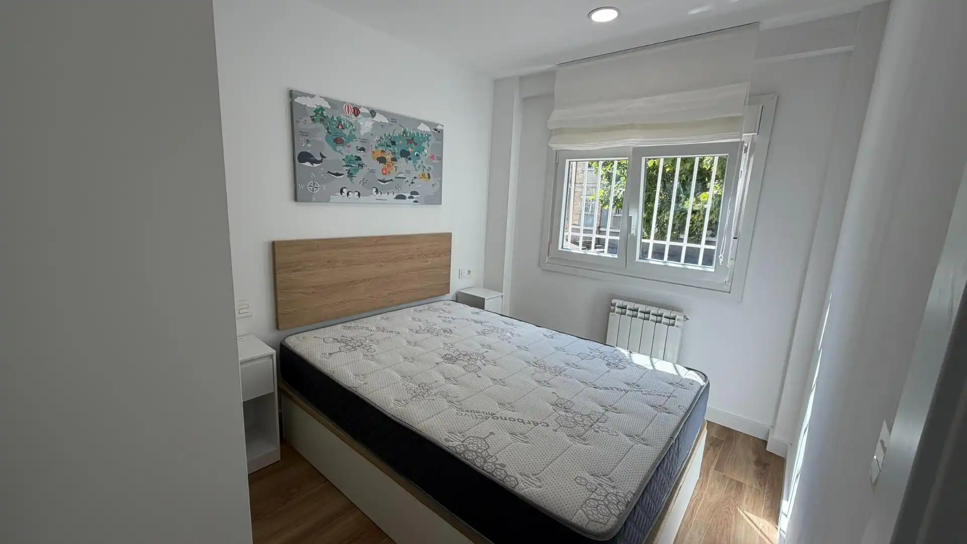 Dormitori de Apartament de lloguer en Zaragoza amb Aire condicionat, Calefacció i Moblat