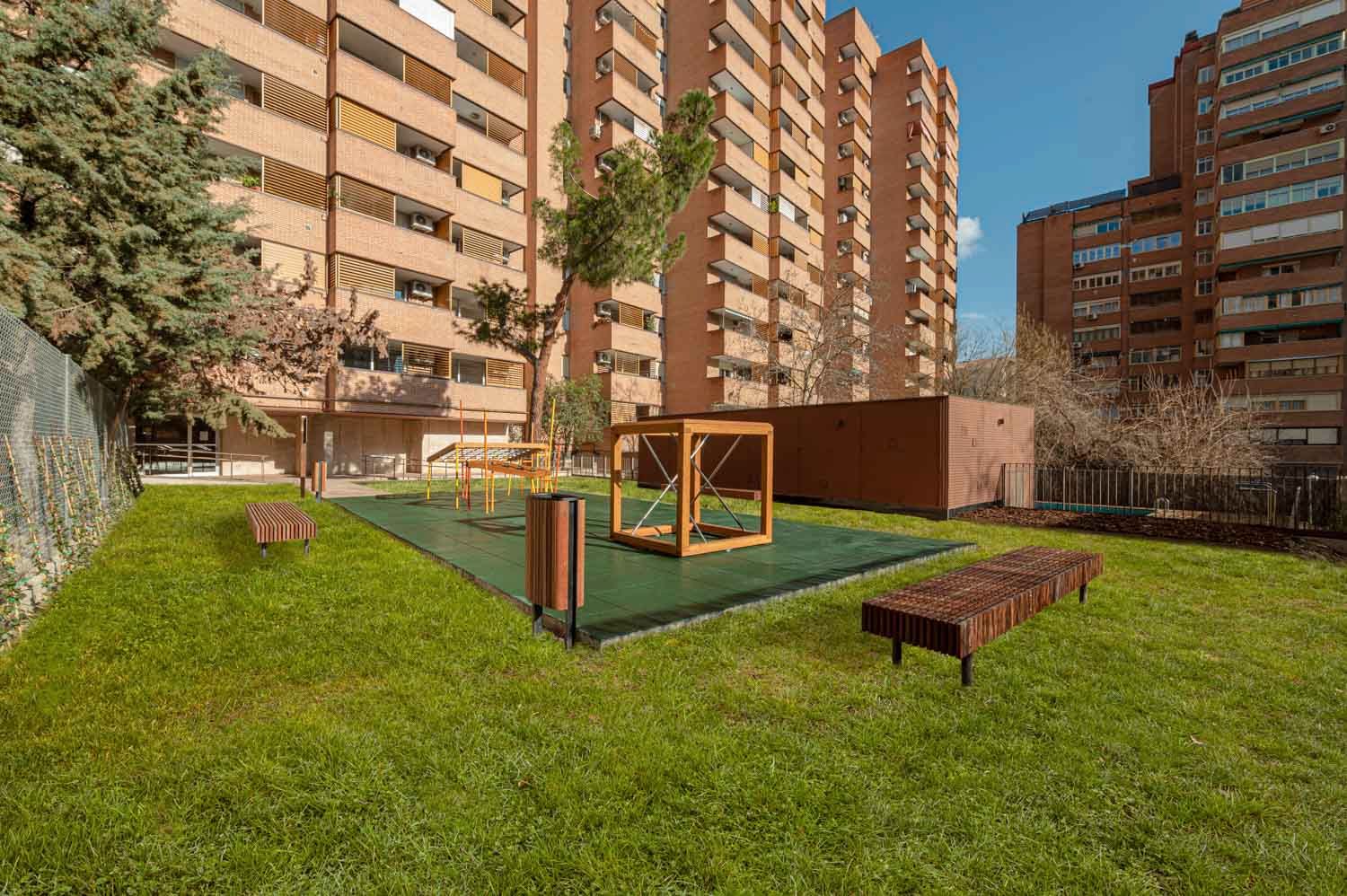 Garden of Flat for sale in  Madrid Capital  with Air Conditioner, Parquet flooring and Terrace