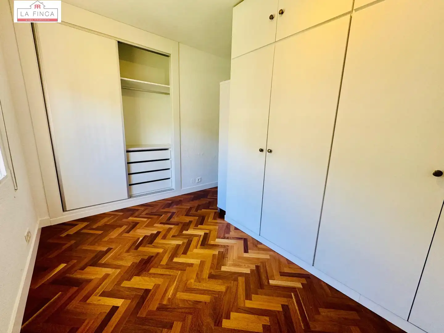 Habitación de Piso en venta en Málaga con Aire acondicionado, Parquet y Piscina comunitaria