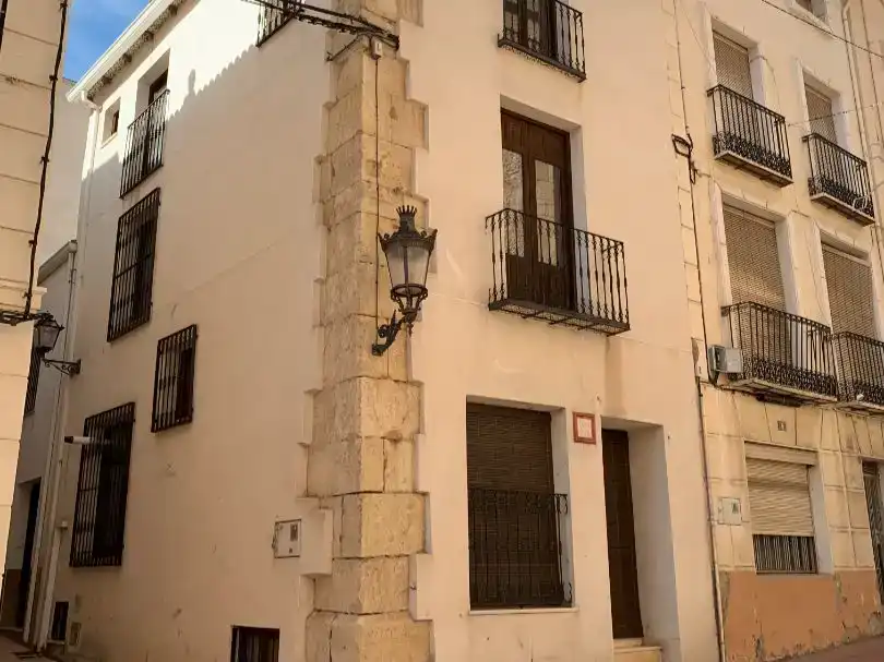 Vista exterior de Casa adosada en venda en Onil amb Balcó