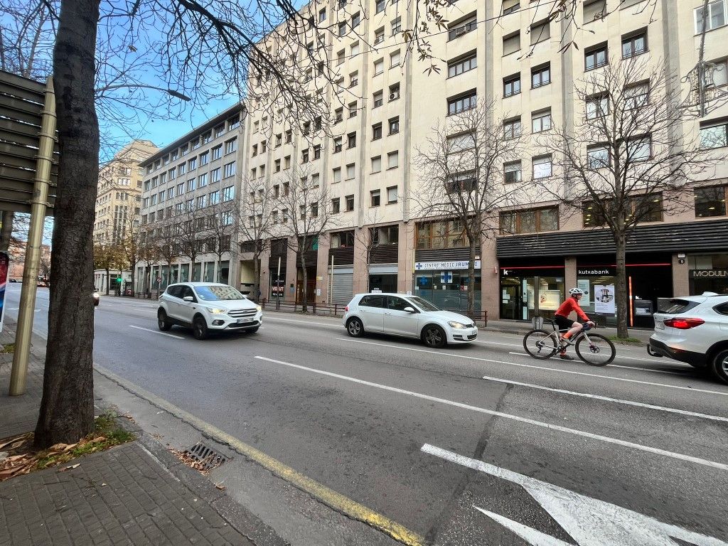 Vista exterior de Oficina de alquiler en Girona Capital
