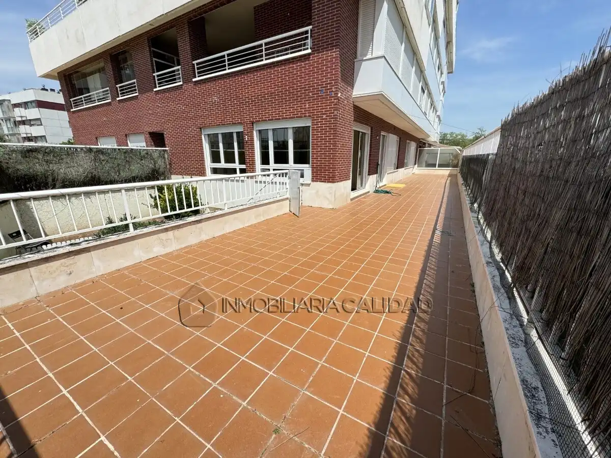 Terraza de Piso en venta en Burgos con Calefacción, Trastero y Piscina