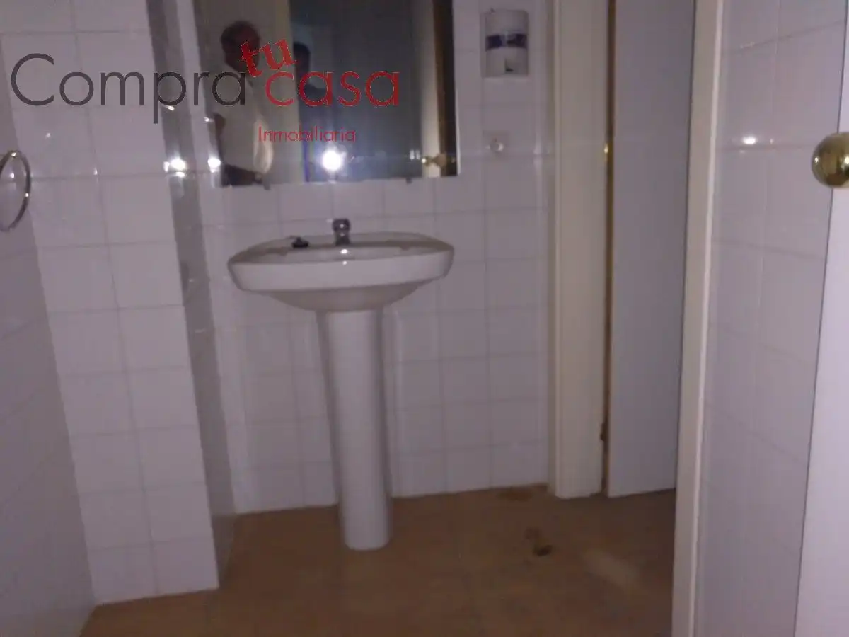 Baño de Local de alquiler en Segovia con Aire acondicionado