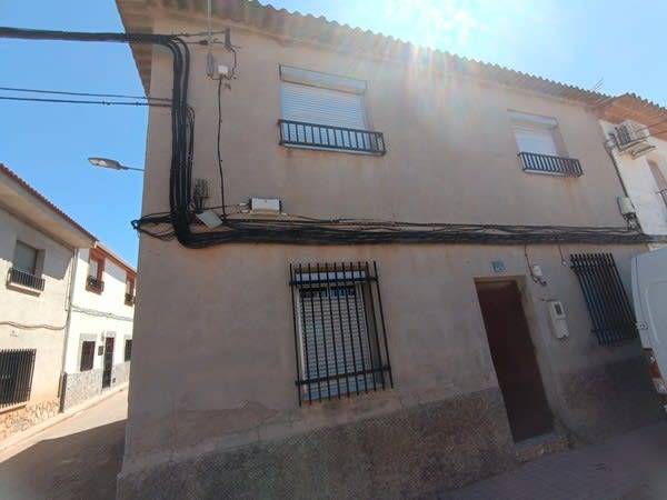 Casa-chalet en Venta en Calle Cervantes en Montiel