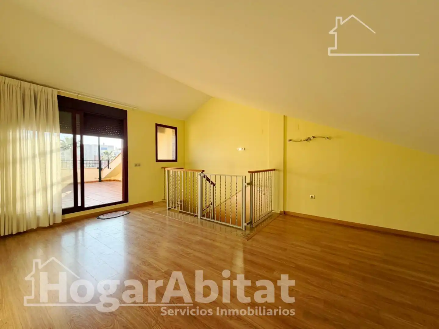 Dormitori de Casa adosada en venda en Sagunto / Sagunt amb Aire condicionat, Jardí privat i Terrassa