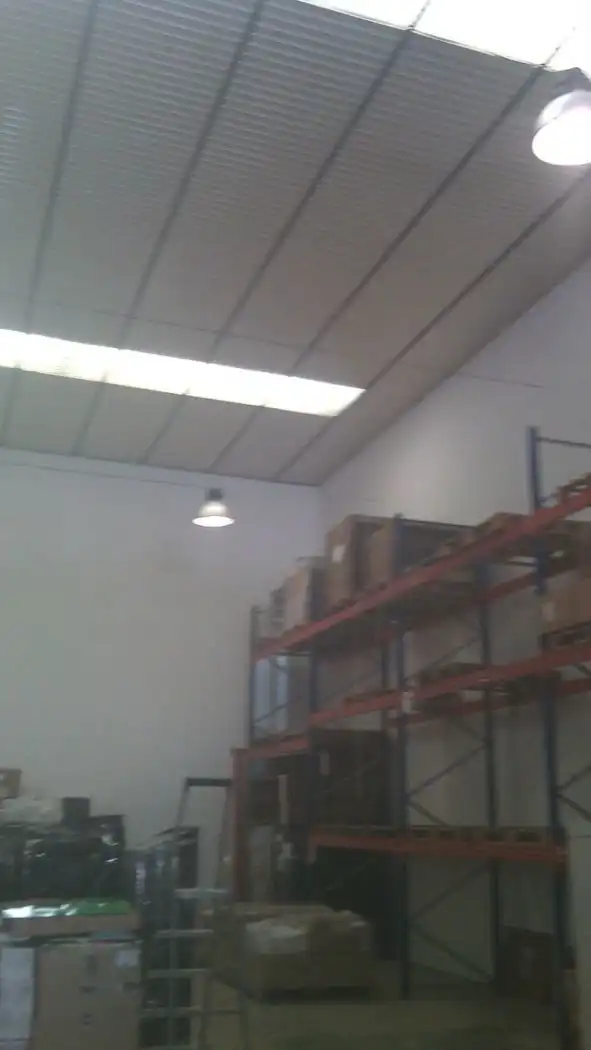 Fabrikhallen zur Miete in Teià
