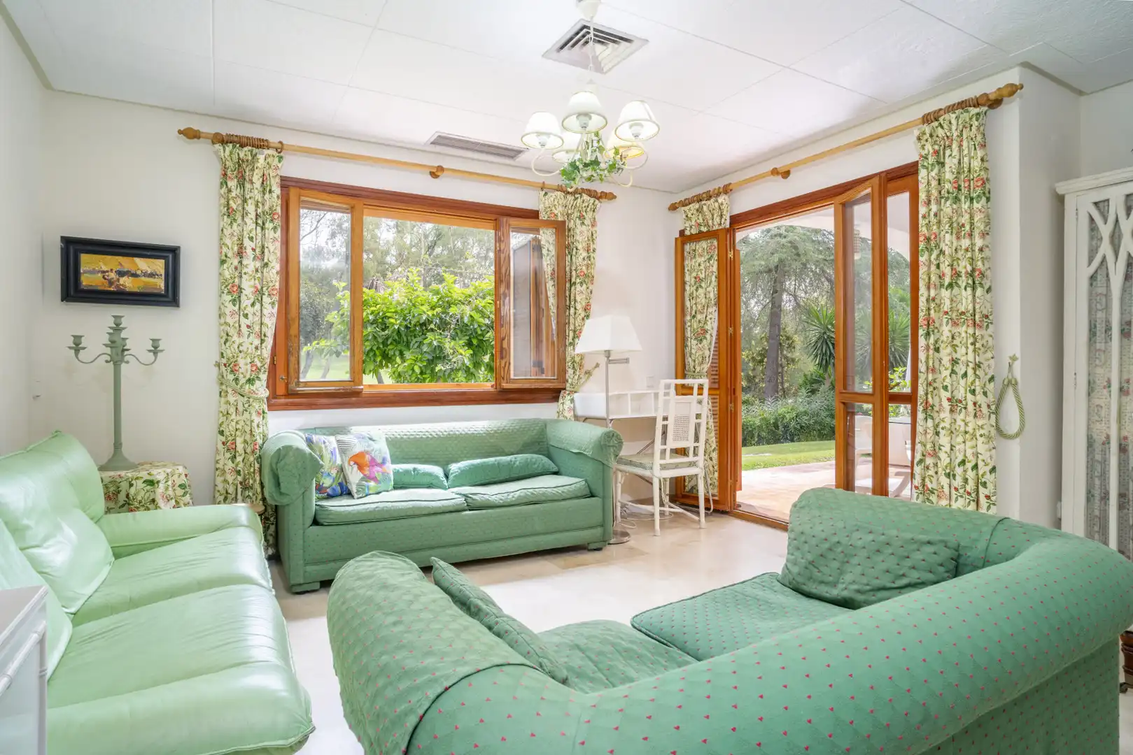 Sala de estar de Planta baja en venta en Marbella con Aire acondicionado, Terraza y Piscina