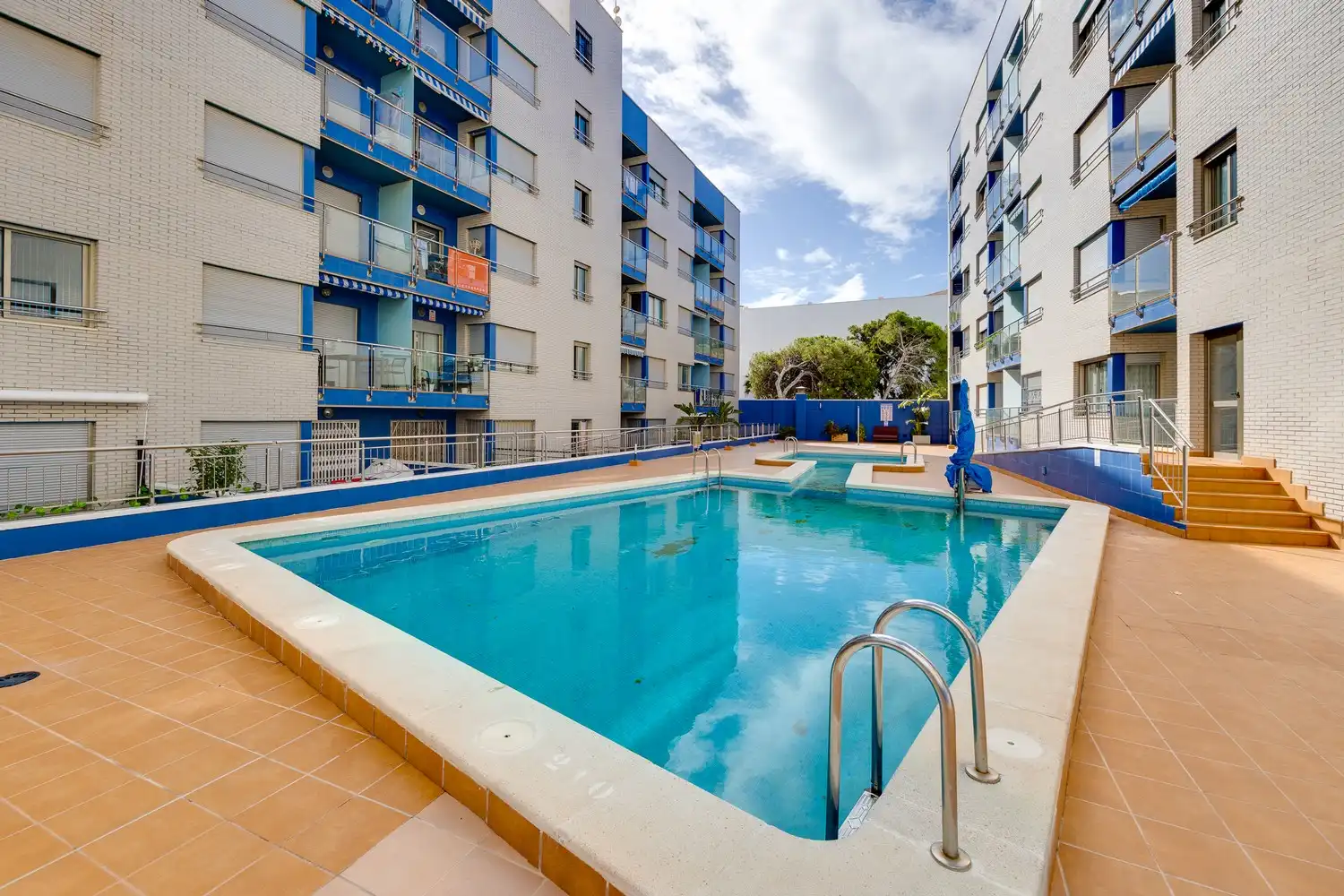 Piscina de Pis en venda en Torrevieja amb Aire condicionat, Calefacció i Terrassa