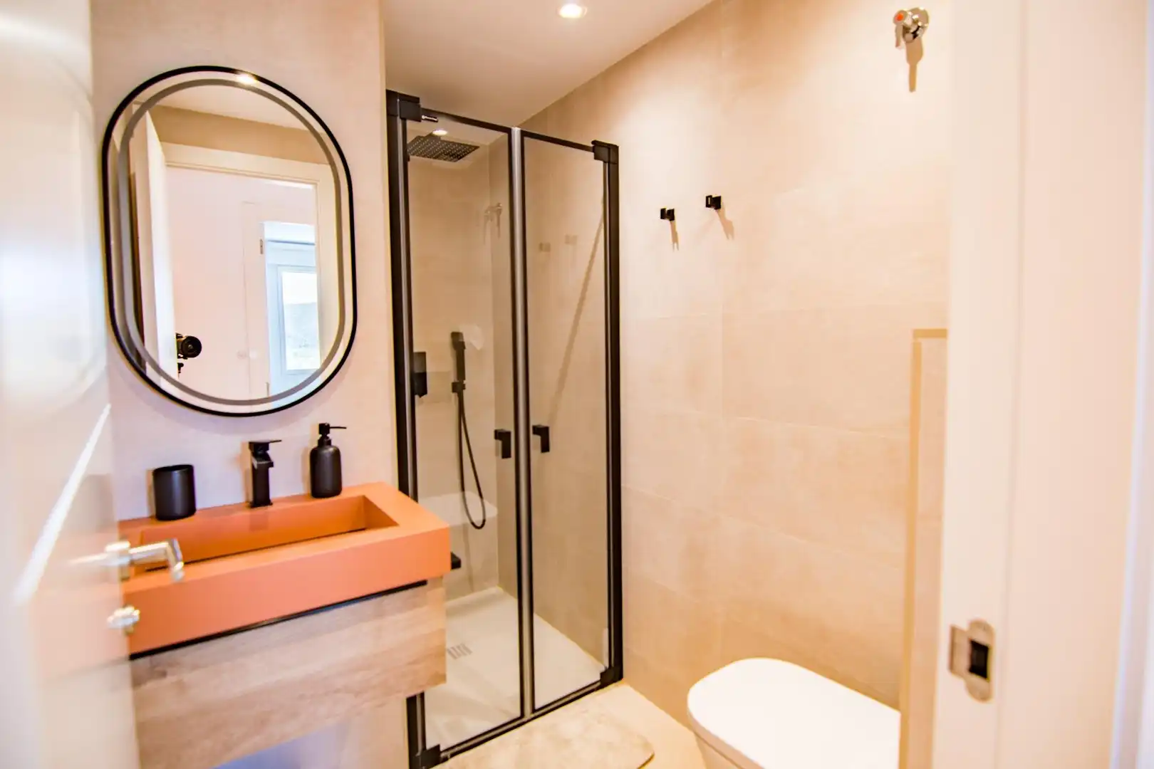 Badezimmer von Wohnungen zum Verkauf in Gandia mit Klimaanlage, Privatgarten und Terrasse