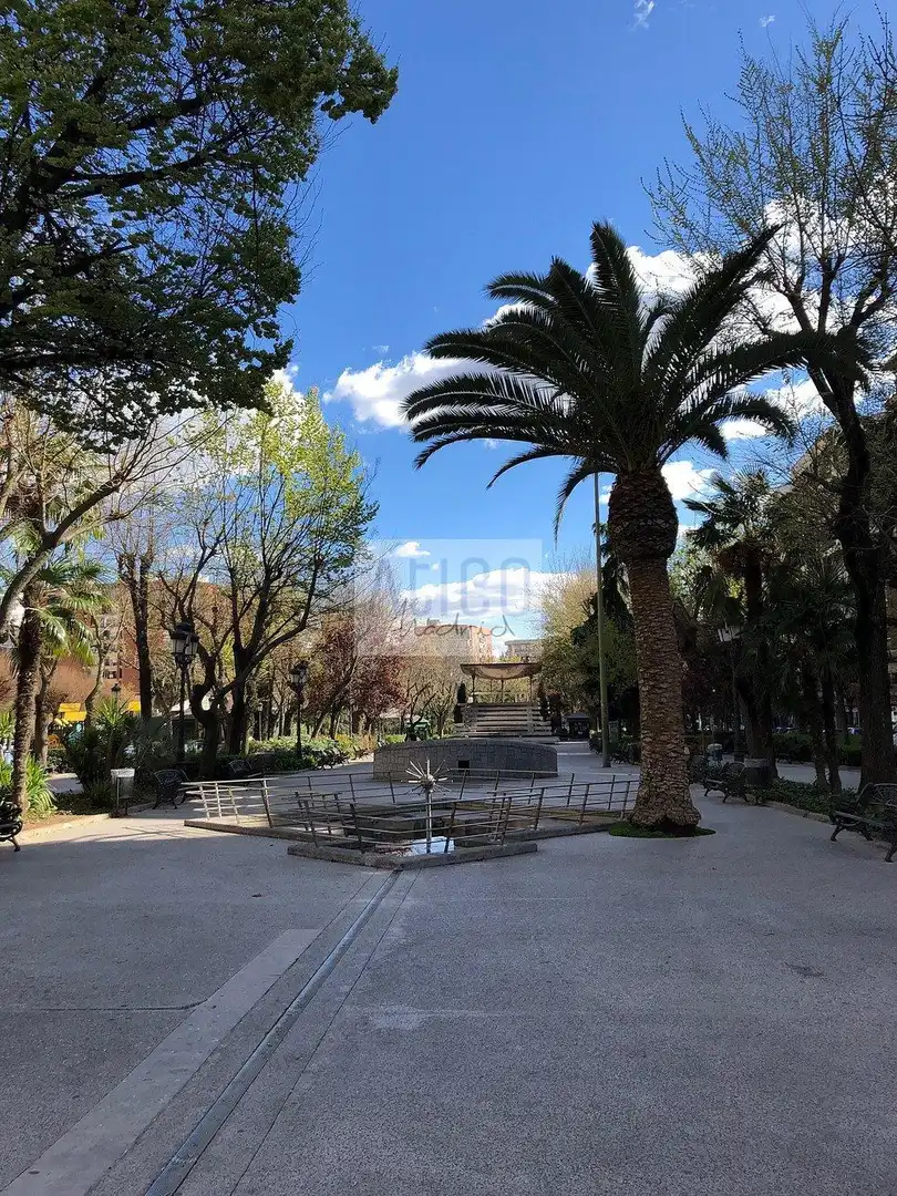 Außenansicht von Wohnung zur Miete in Puertollano mit Klimaanlage, Heizung und Terrasse