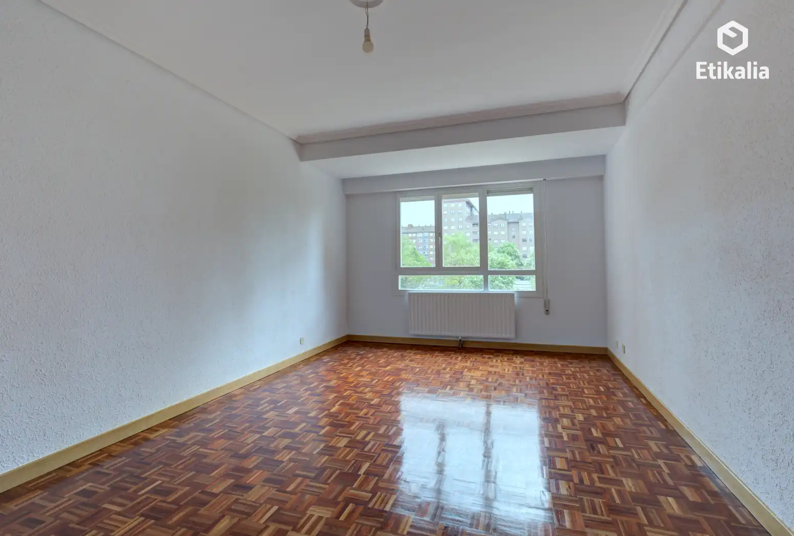 Habitación de Piso en venta en Vitoria - Gasteiz con Calefacción, Terraza y Trastero