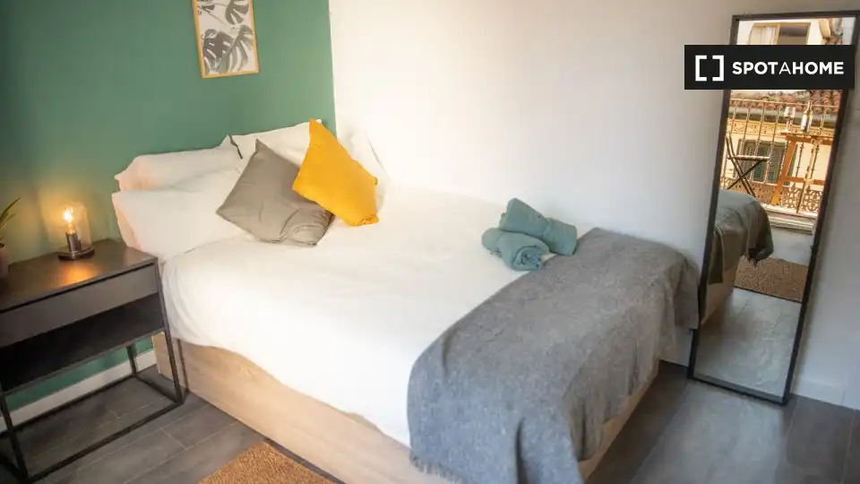 Bedroom of Flat for share in Centro