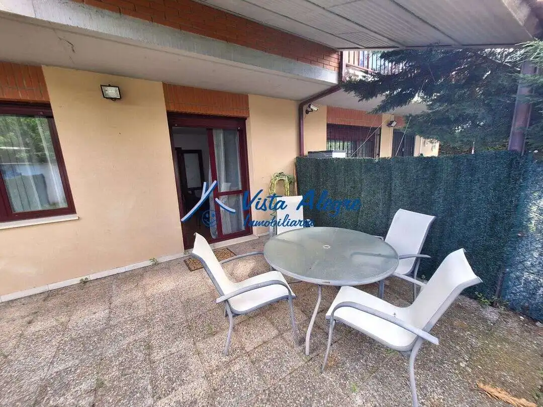Terrasse von Einfamilien-Reihenhaus zum Verkauf in Santo Domingo de la Calzada mit Heizung, Privatgarten und Terrasse