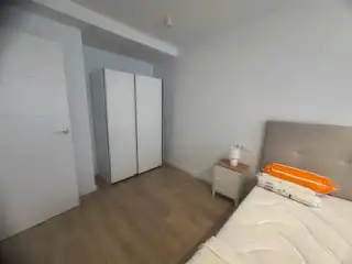 Dormitori de Apartament de lloguer en León Capital  amb Calefacció, Parquet i Terrassa