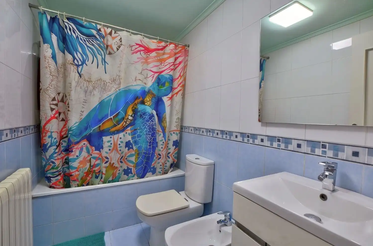 Badezimmer von Wohnung zum Verkauf in Avilés mit Heizung, Abstellraum und Schwimmbad