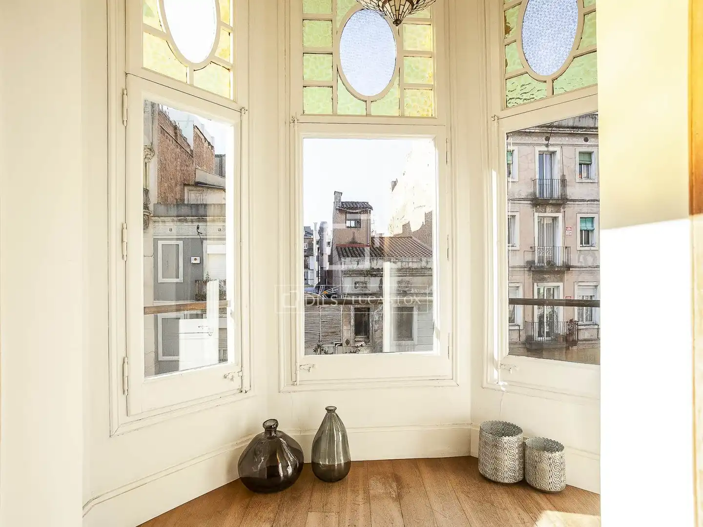 Vista exterior de Piso en venta en Barcelona con Calefacción, Amueblado y Balcón