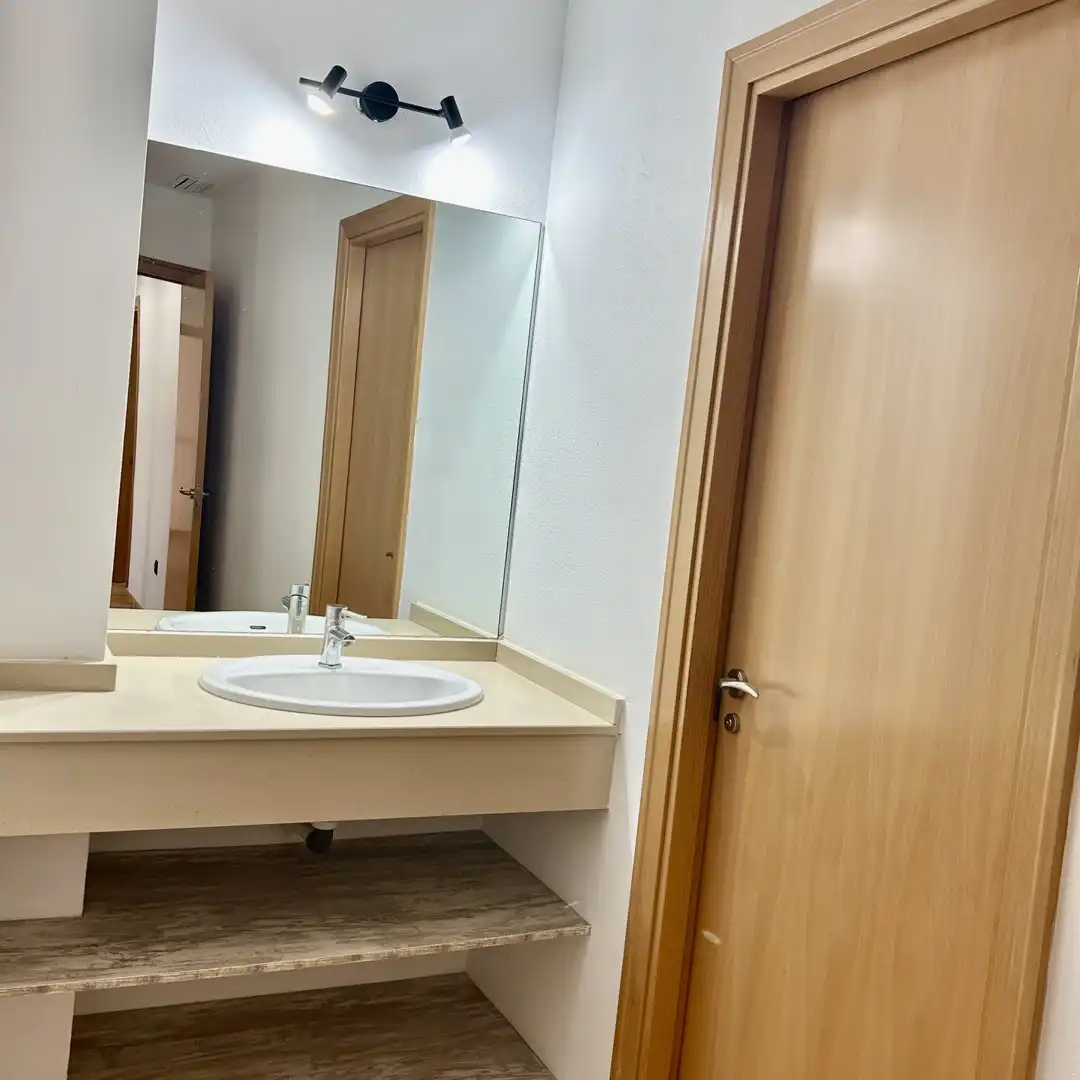 Baño de Piso de alquiler en Riba-roja de Túria con Terraza, Trastero y Piscina