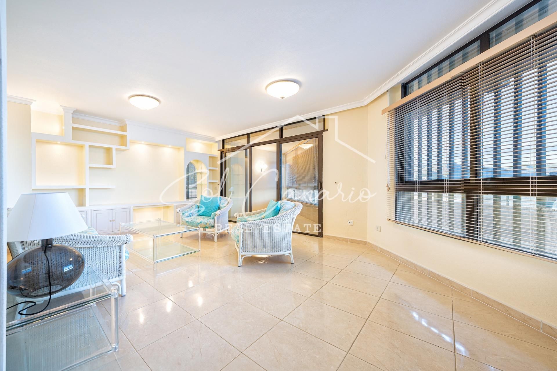 Sala d'estar de Pis en venda en Las Palmas de Gran Canaria amb Alarma